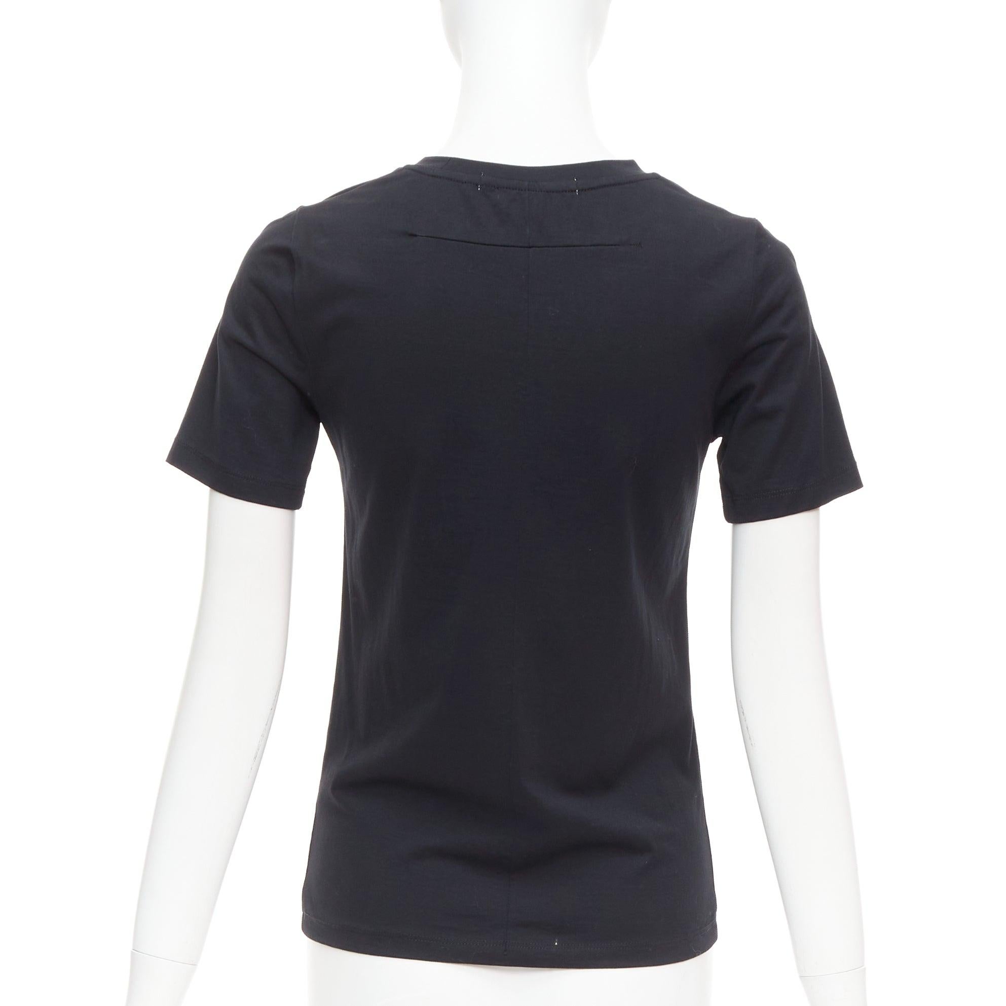 GIVENCHY - T-shirt à manches courtes ajustées en coton noir à imprimé texturé étoilé S Pour femmes en vente