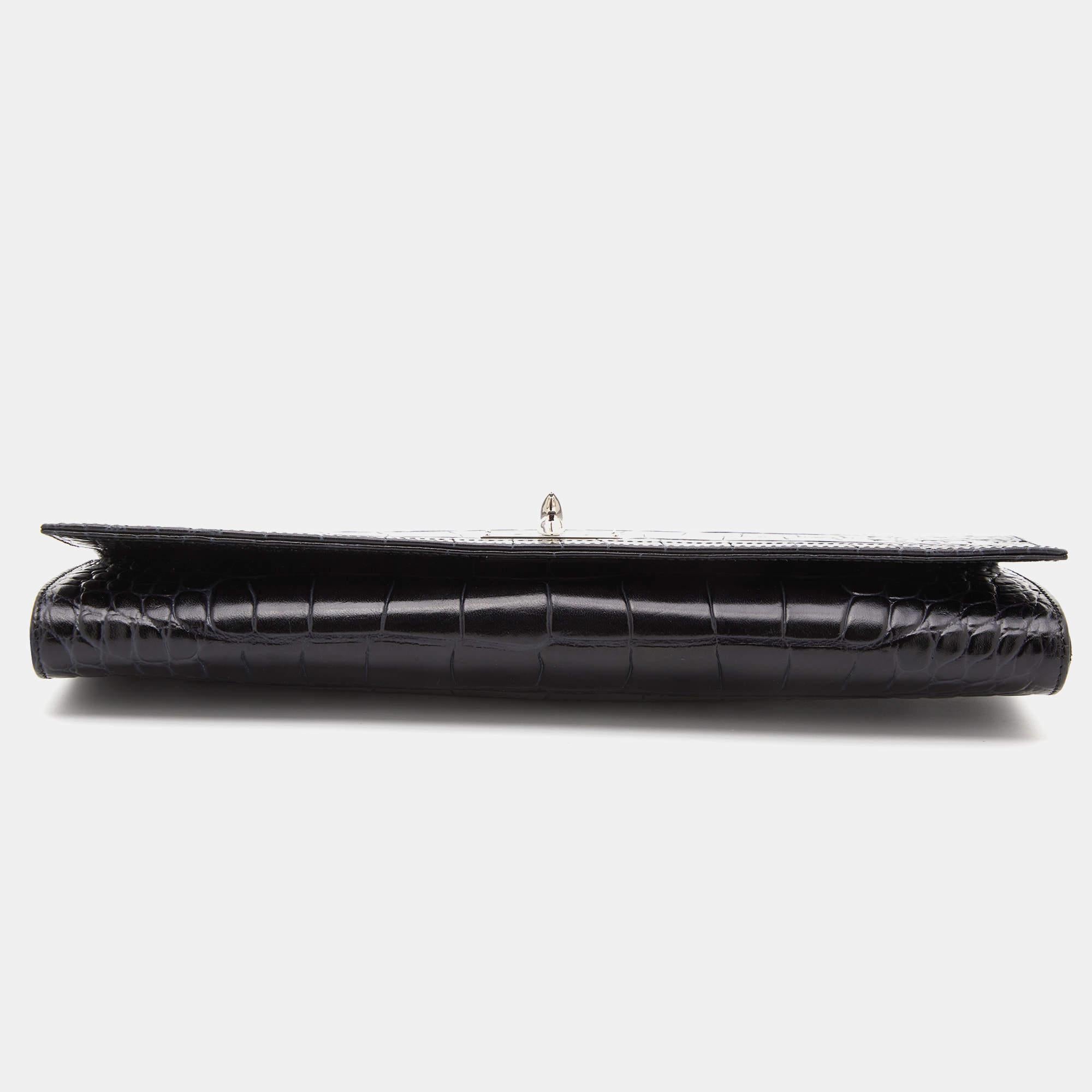 Crafted from quality materials, your wardrobe is missing out on this beautifully made designer clutch. Look your fashionable best in any outfit with this stylish clutch that promises to elevate your ensemble.

Includes: Original Dustbag