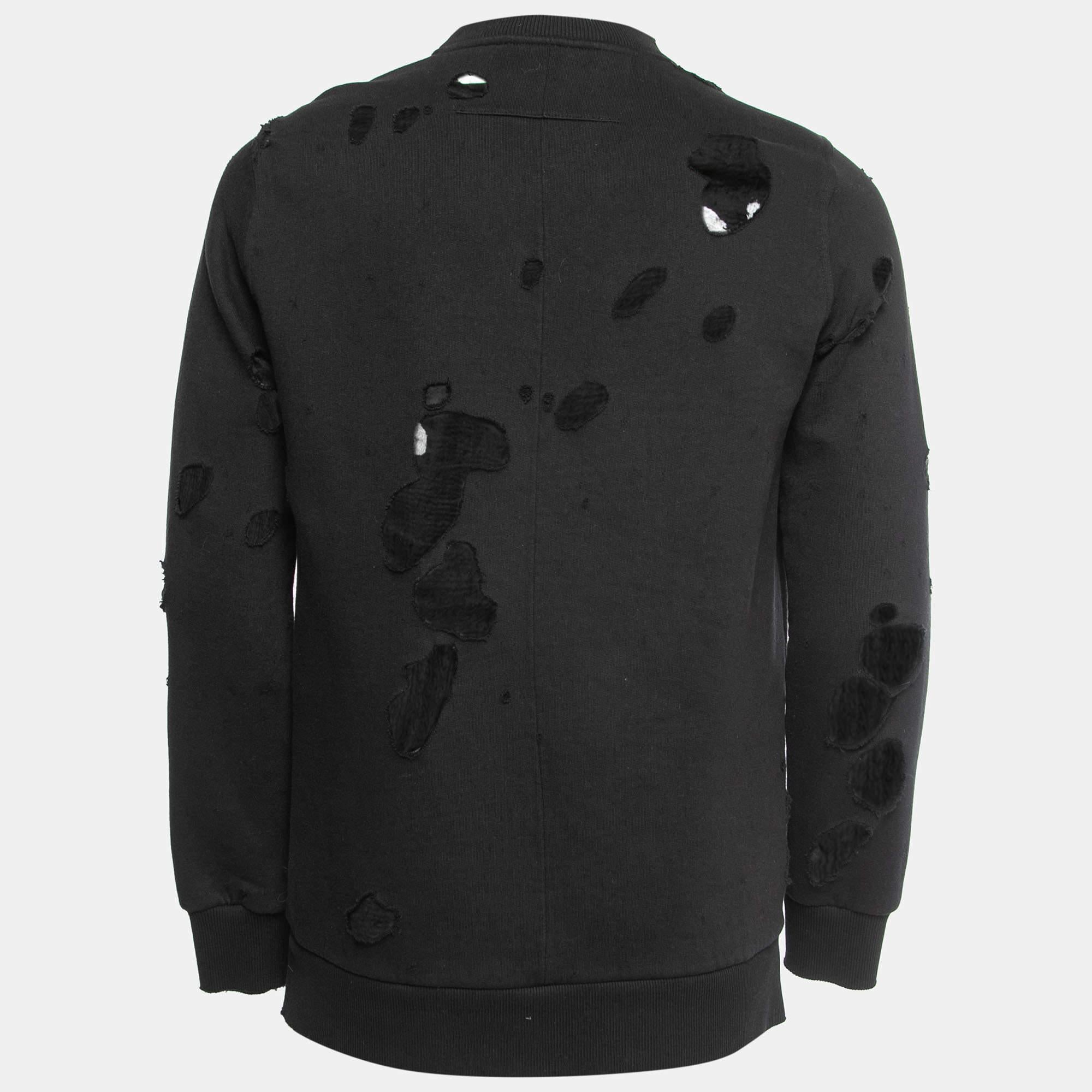 Whether you want to go out on casual outings with friends or just want to lounge around this sweatshirt is a versatile piece and can be styled in many ways. It has been made using high grade materials and the creation will go well with basic denim