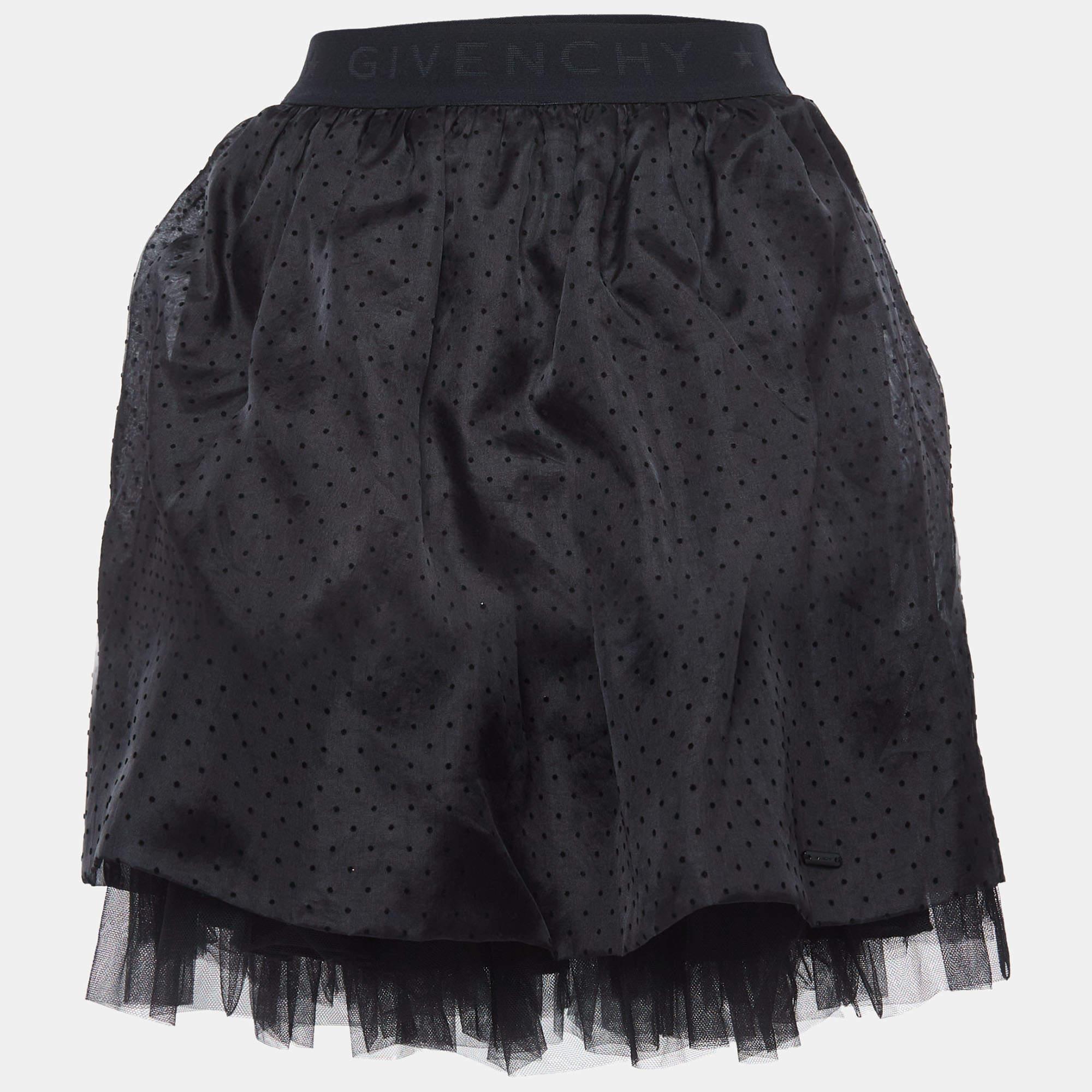 La gonna Balmain è un capo affascinante ed elegante. Fabrice con tessuto a pois che aggiunge un tocco giocoso. Questa simpatica gonna sfoggia l'iconico design Balmain e rappresenta un'aggiunta deliziosa e alla moda al guardaroba dei più piccoli.