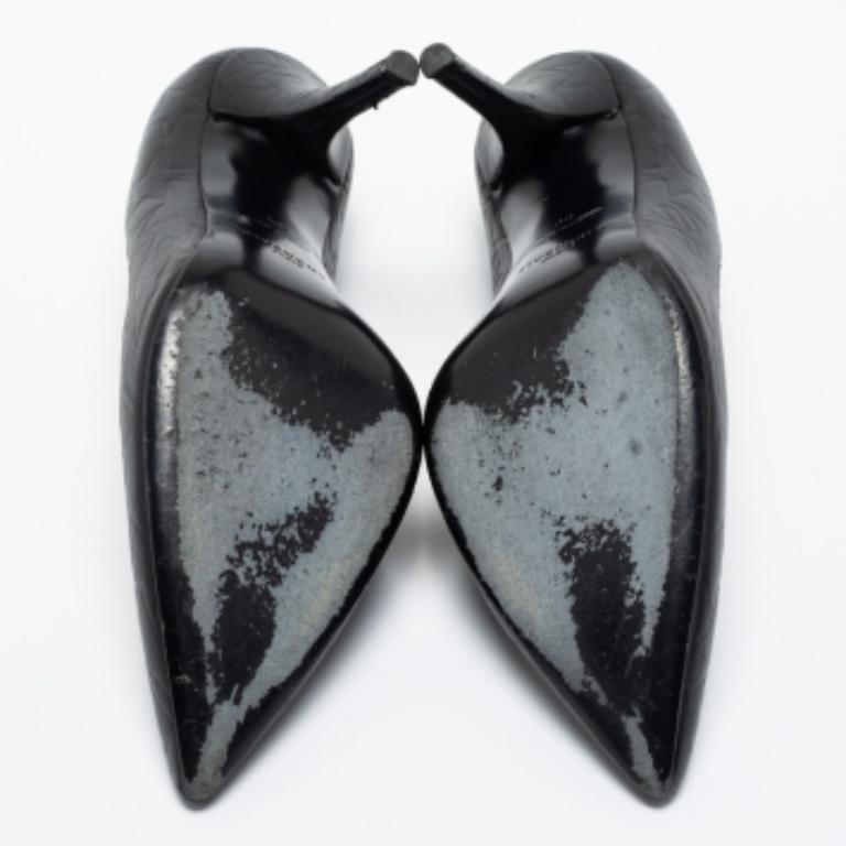 Classy and stylish, these pumps from Givenchy are truly worth the buy. They are crafted from black embossed leather, styled with pointed toes, and endowed with comfortable insoles. They stand tall on 11 cm heels.