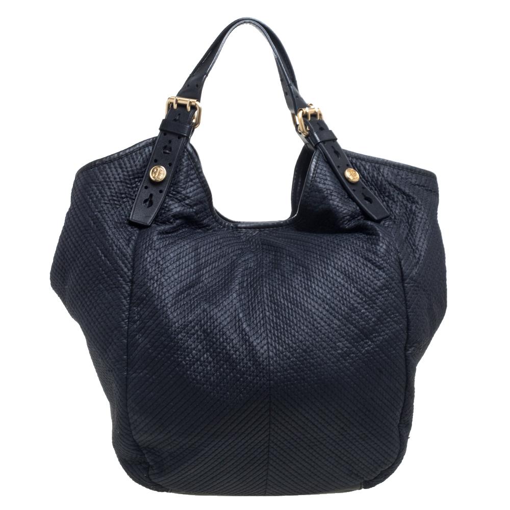 Instantly fall in love with this hobo with alluring features from Givenchy. Crafted from fabric, the bag features dual top leather handles and gold-tone hardware. The interior is lined with fabric and will hold all your belongings.

