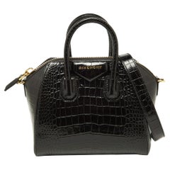 Givenchy Noir Mini sacoche en cuir brillant gaufré au crocodile Antigona