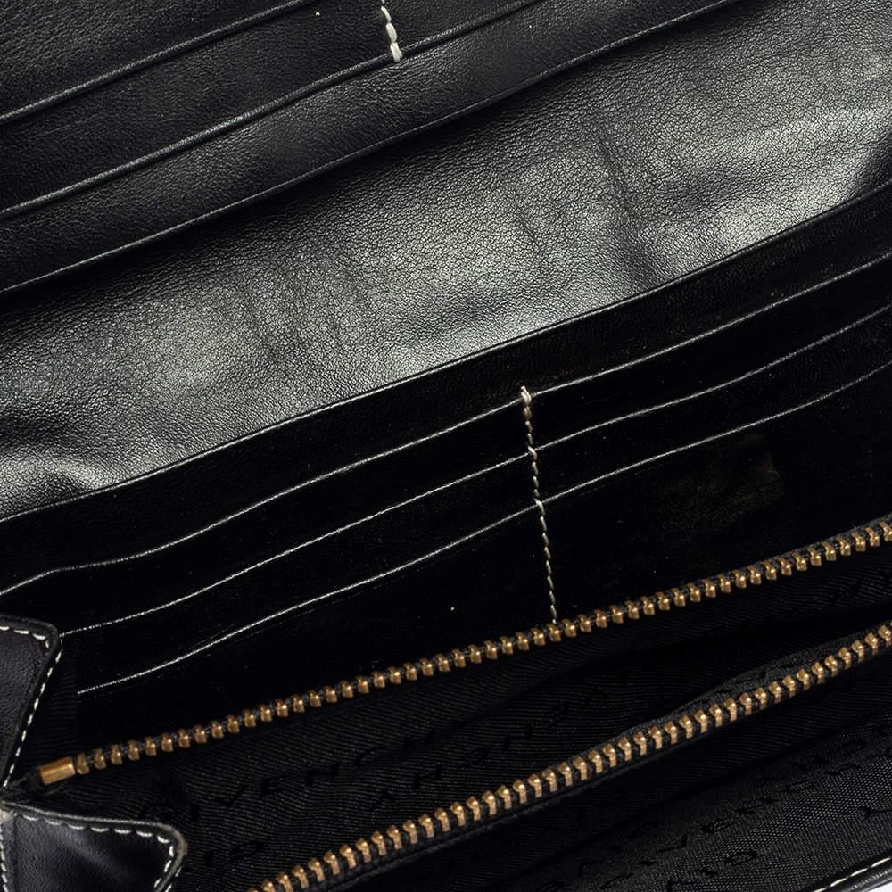  Suave and stylish, this wallet from Givenchy effortlessly fits in your essentials. Durable and long-lasting, it is crafted from fine signature canvas & leather. Characterized by black & grey shades, this wallet is finished with gold-tone hardware. 