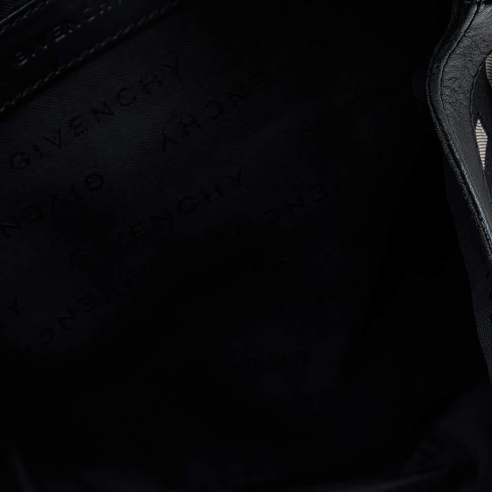 Givenchy - Sac à bandoulière en toile et cuir noir/gris caractéristique en vente 1
