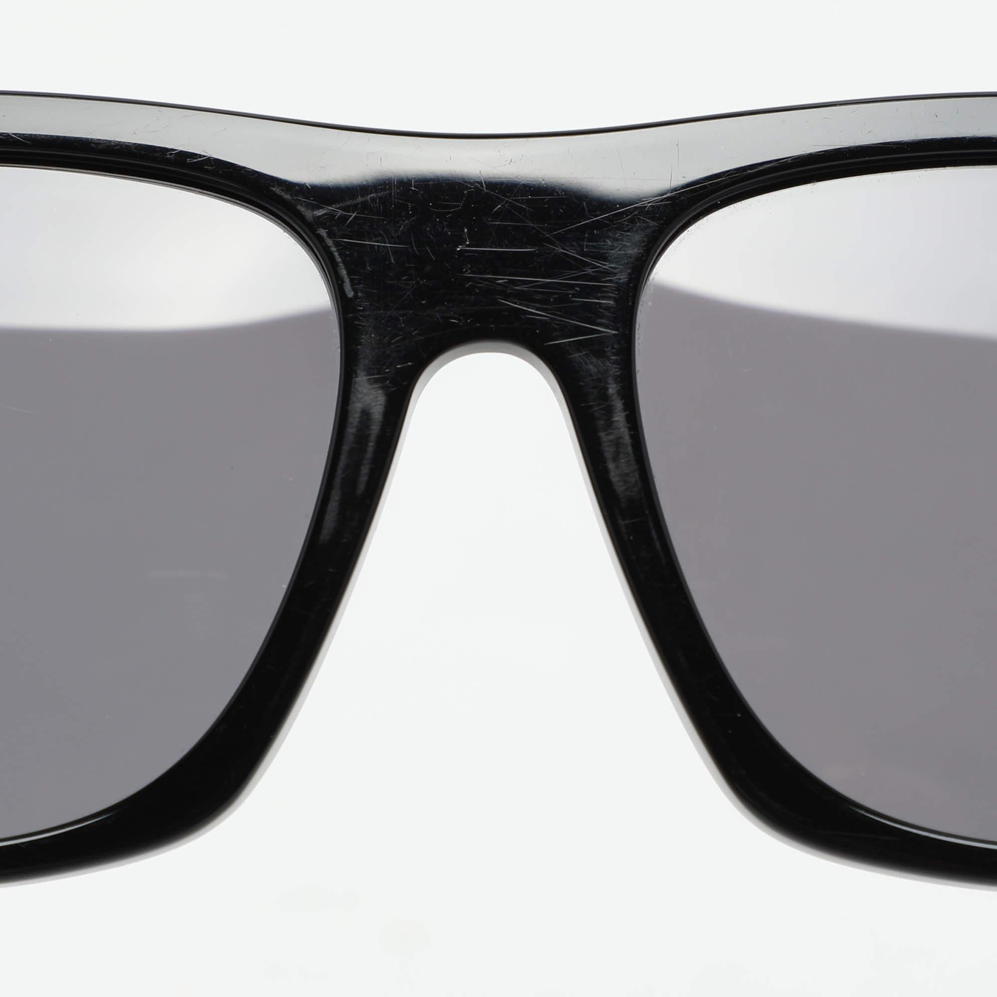 Embrace sunny days in full style with help from this pair of sunglasses. Created with expertise the luxe sunglasses feature a well designed frame and high grade lenses that are equipped to protect your eyes.