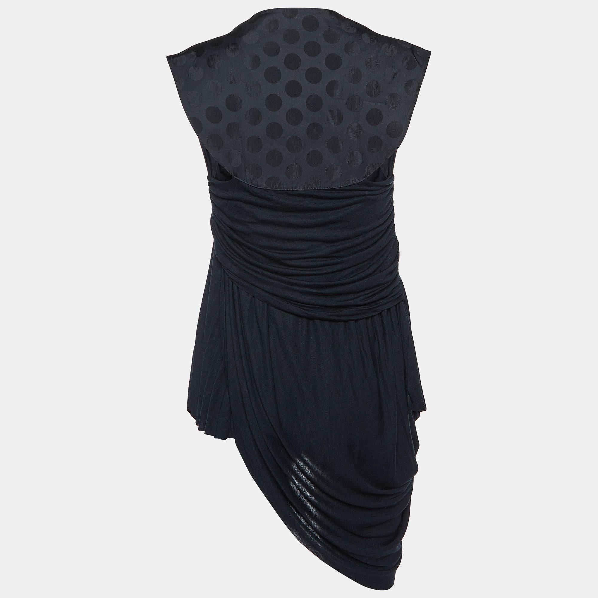 Find great style and comfort while wearing this designer top. Tailored using the best fabrics  the creation has been given immense detail. Style it with a pair of jeans and flats.