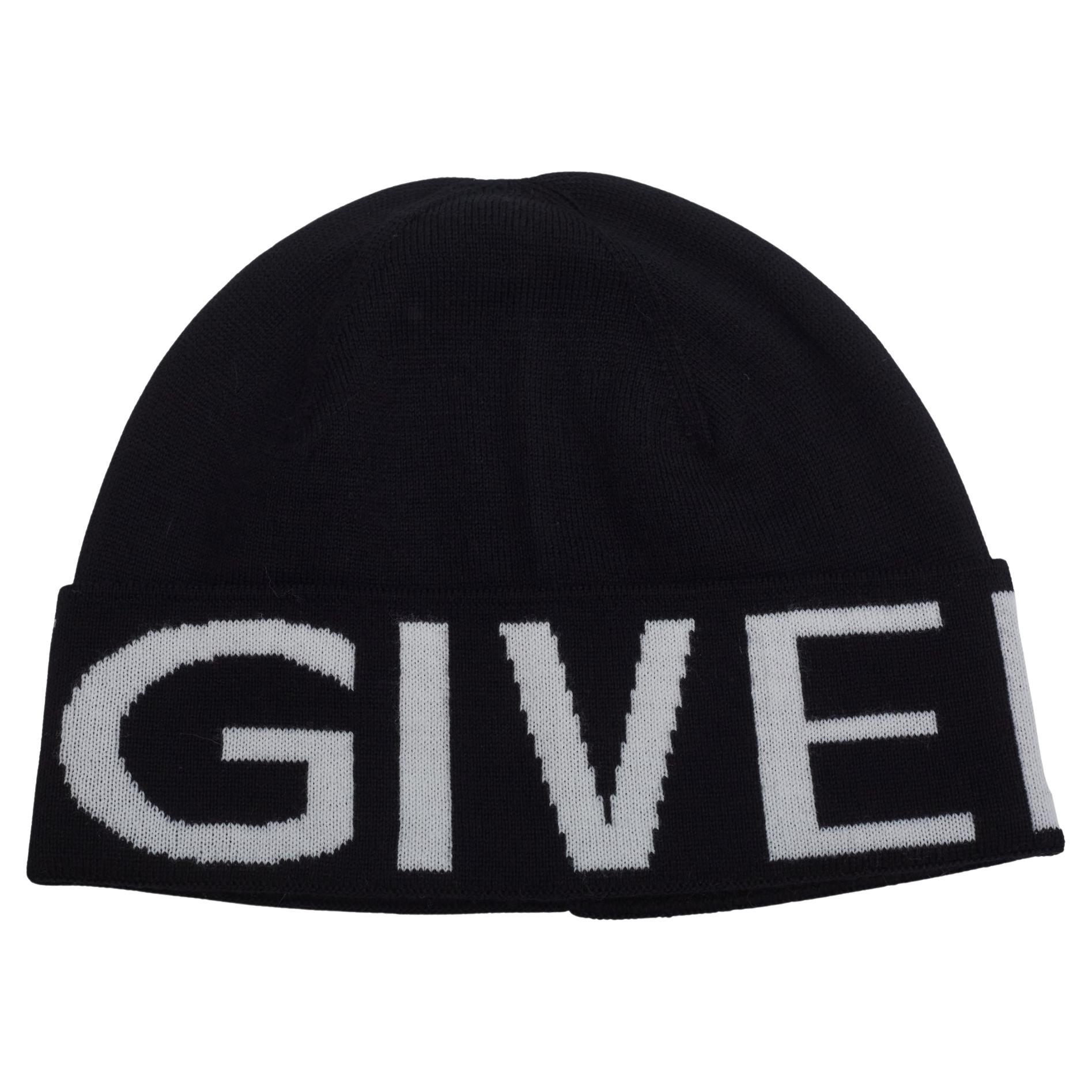 Givenchy Beanie aus schwarzer Wollstrick mit weißem Logo