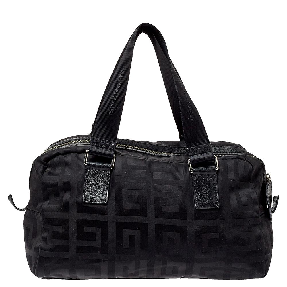 Spacious and captivating, this duffel bag is from Givenchy. It has been crafted from their signature canvas and leather with silver-tone hardware. It is equipped with a well-sized fabric interior and two handles for you to carry it with.

