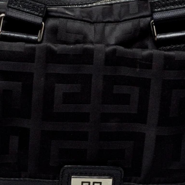 Givenchy Black Leather And Signature Canvas Duffel Bag In Good Condition For Sale In Dubai, Al Qouz 2