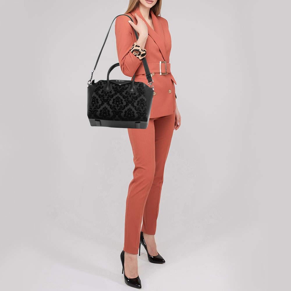 Givenchy Black Leather and Velvet Small Devore Antigona Satchel In Good Condition In Dubai, Al Qouz 2