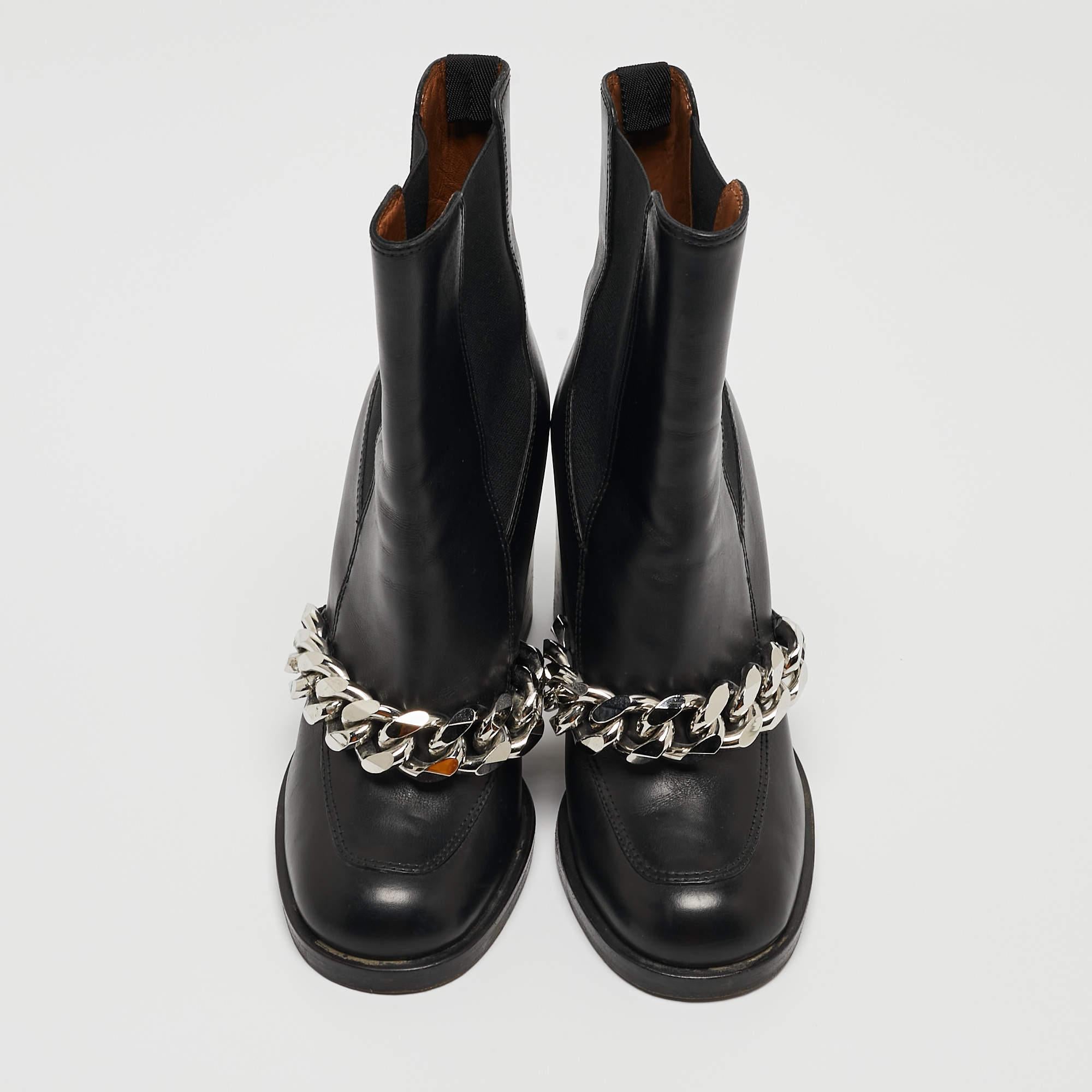 Givenchy Schwarze Lederstiefeletten Größe 35 im Angebot 1