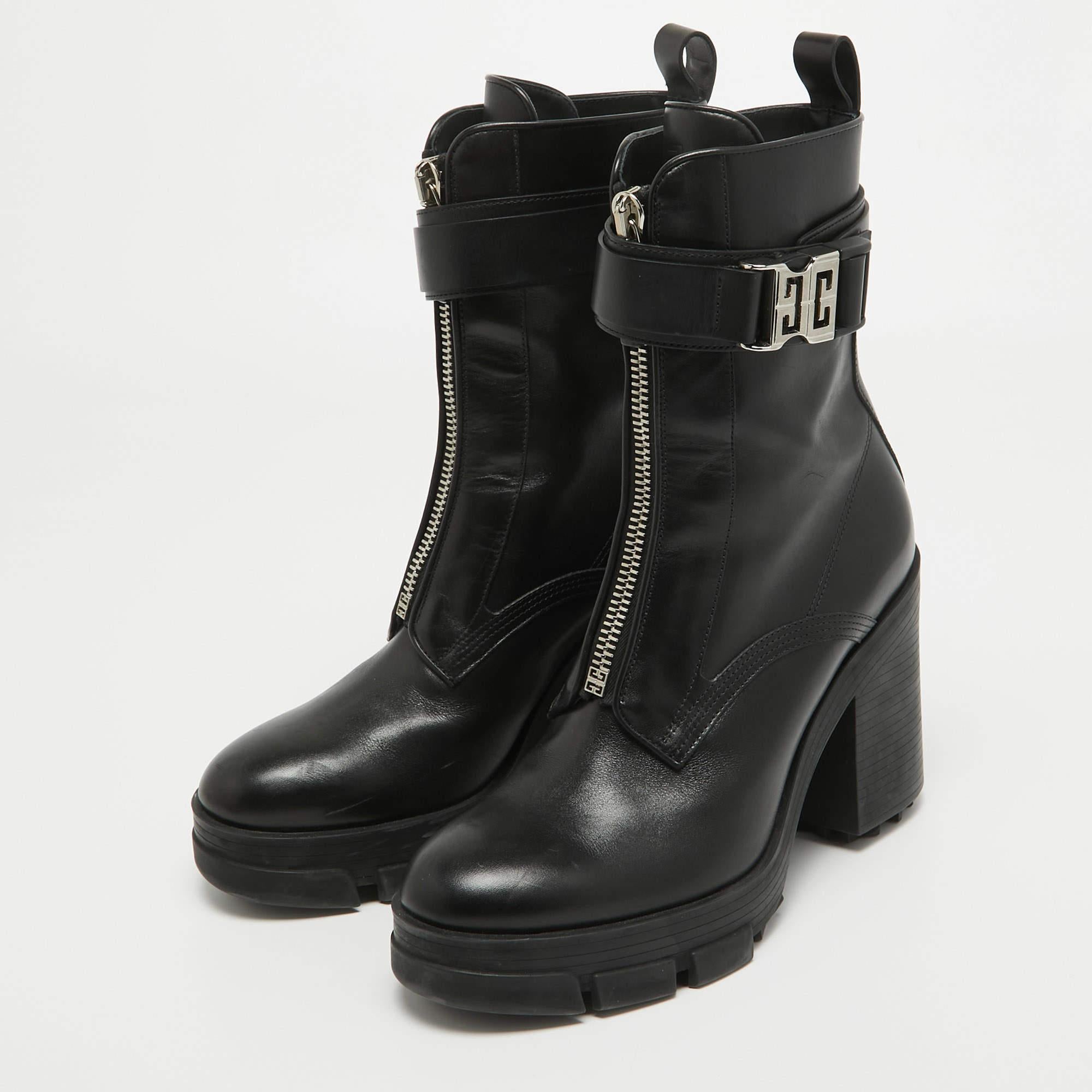 Givenchy Black Leather Ankle Boots Size 40 In Good Condition In Dubai, Al Qouz 2