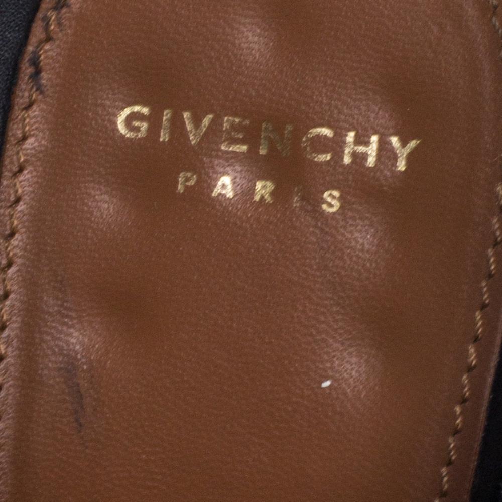 Givenchy Black Leather Ankle Strap Block Heel Sandals Size 39.5 In Fair Condition In Dubai, Al Qouz 2