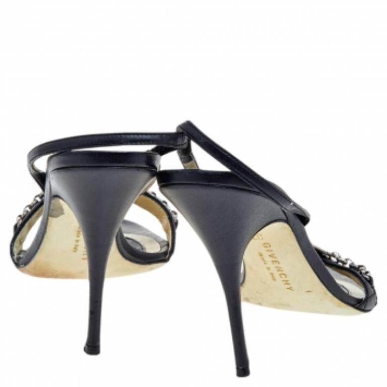Givenchy Sandalias de piel negra con correa en el tobillo Talla 37 en Bastante bueno estado para la venta en Dubai, Al Qouz 2