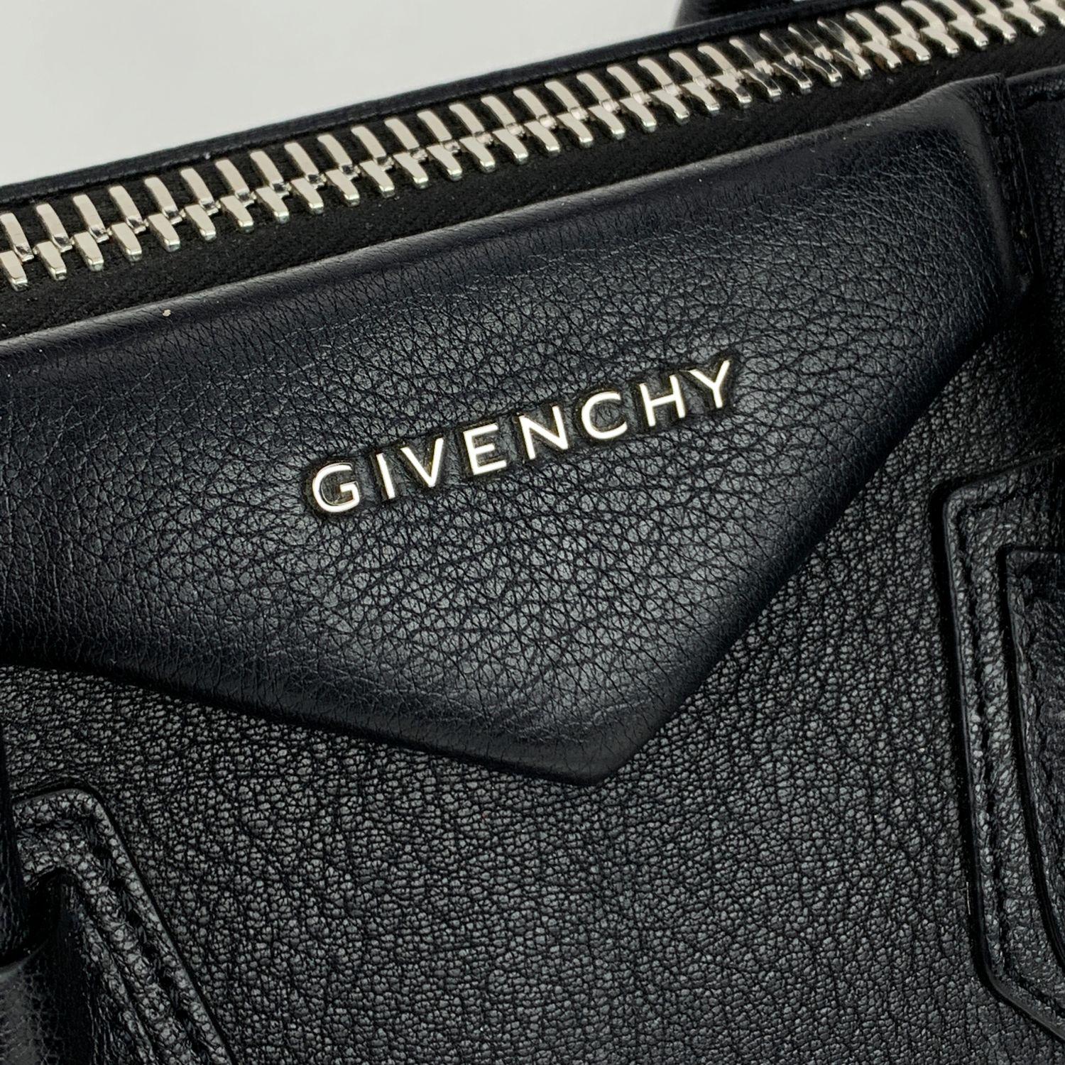 Givenchy Black Leather Small Antigona Bag Satchel Handbag with Strap In Excellent Condition In Rome, Rome