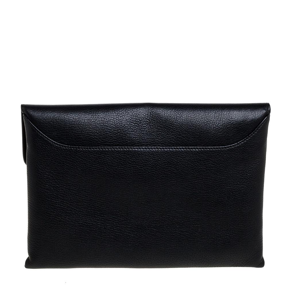 Made in Italy, and loved by women worldwide is this beautiful Antigona envelope clutch by Givenchy. It has been crafted from leather and carries the shape of origami envelopes. The black clutch has a spacious interior, magnetic slip-tab closure, and