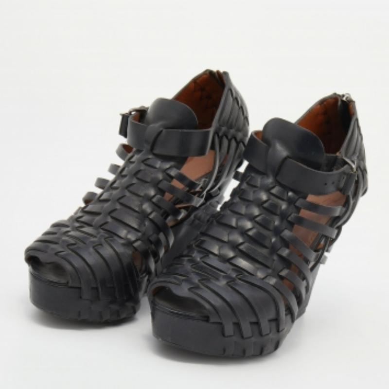 The wedge heels of these Givenchy booties are supported on platforms for a smooth walk. Created from leather, their caged silhouette will add an extra edge to your outfit and they are secured with a zipper closure at the counter.
