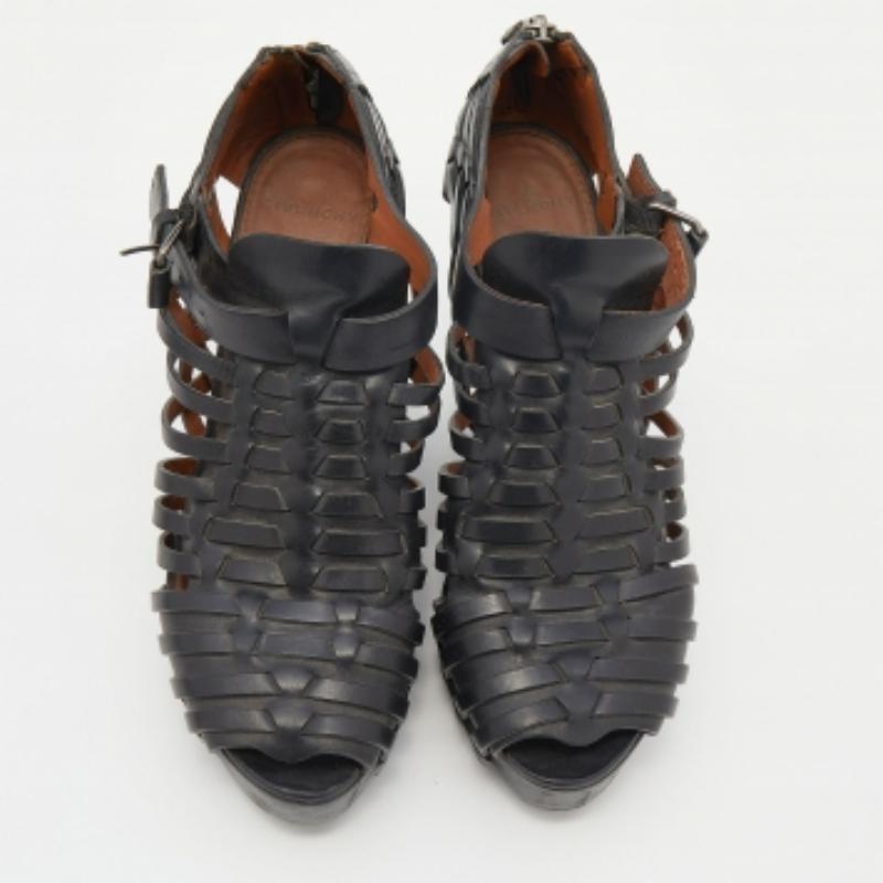 Givenchy Black Leather Cage Wedge Booties Size 39.5 In Good Condition For Sale In Dubai, Al Qouz 2