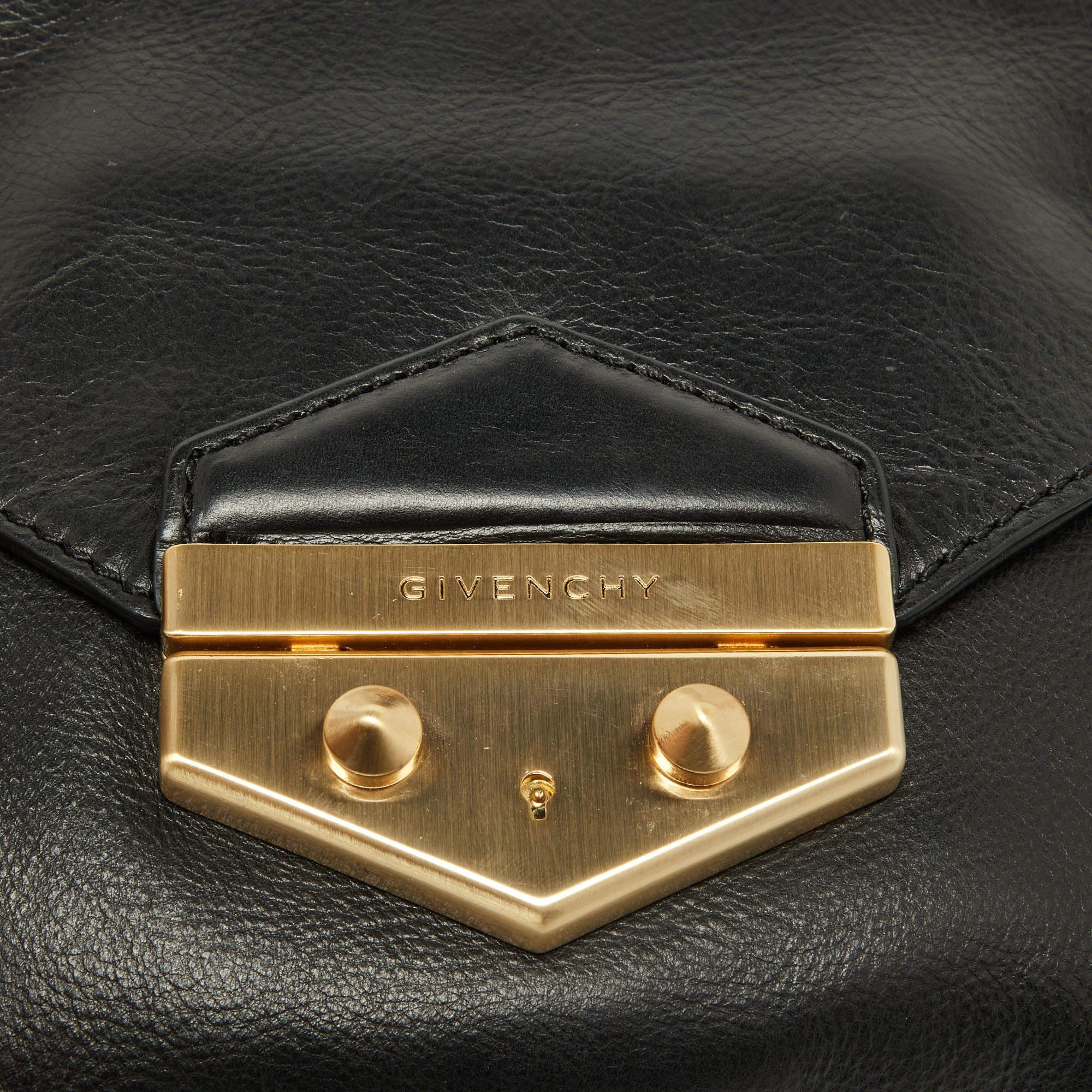 Givenchy Black Leather Envelope Antigona Clutch For Sale 3