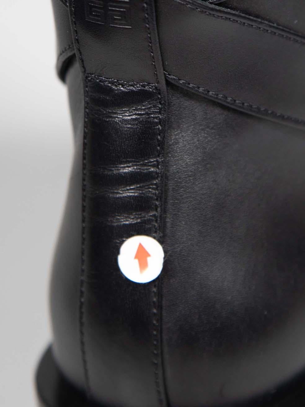 Givenchy Black Leather Lock Ankle Boots Size IT 36.5 en vente 1
