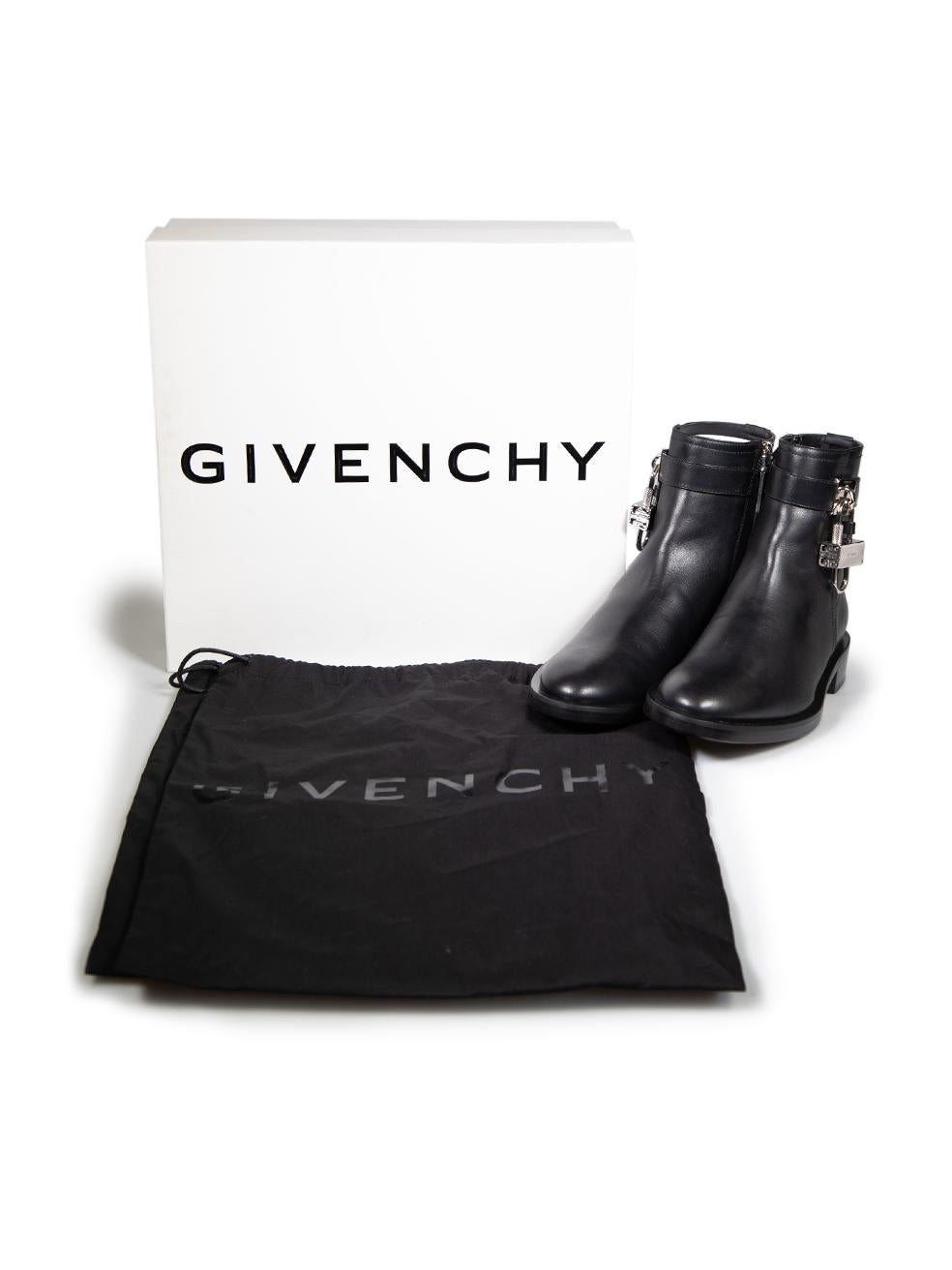 Givenchy Black Leather Lock Ankle Boots Size IT 36.5 en vente 3