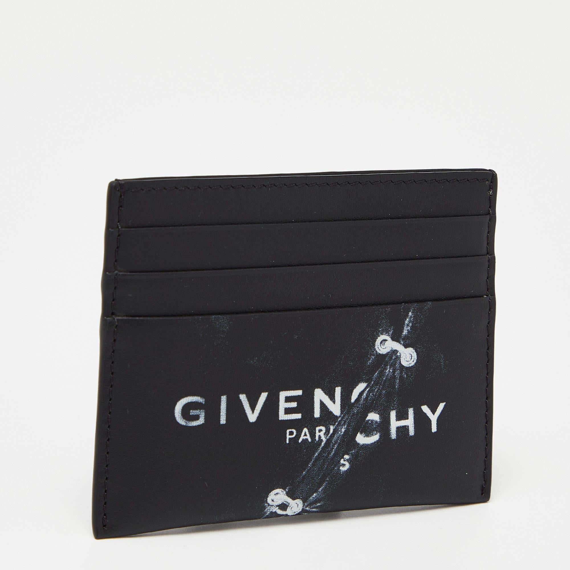 Givenchy Black Leather Logo Card Holder In New Condition In Dubai, Al Qouz 2