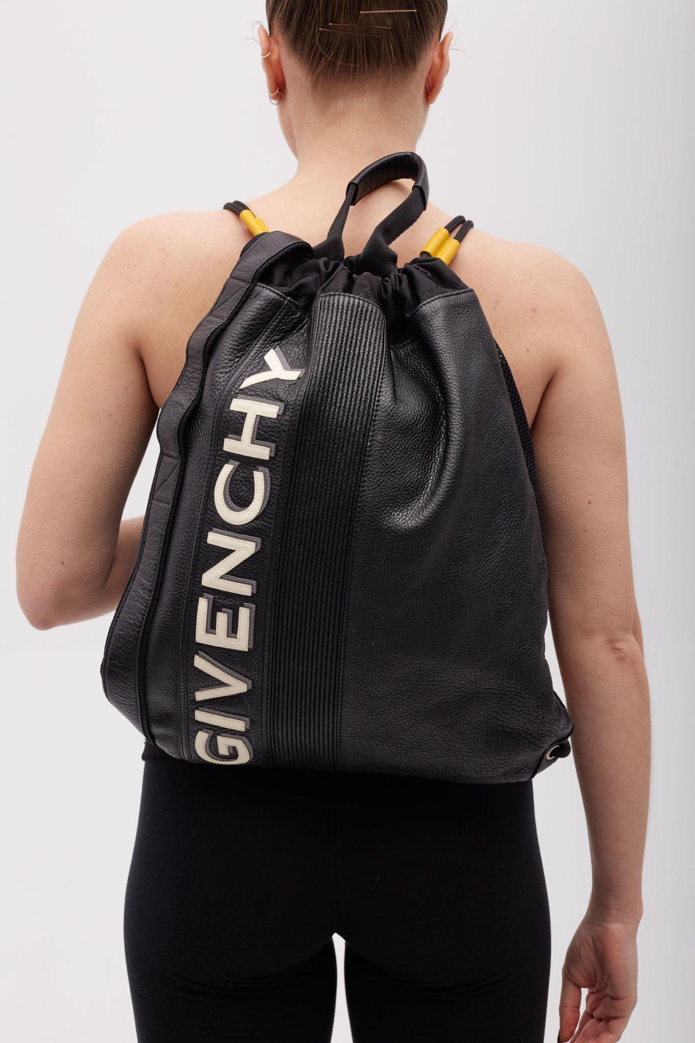 Color: Black with white logo
Material: textured calfskin leather
Code: EFE8198
Comes with: dust bag
Condition: Very good.
Made in Italy

Measurements~
Height 18”
Width 15”
Depth ”3