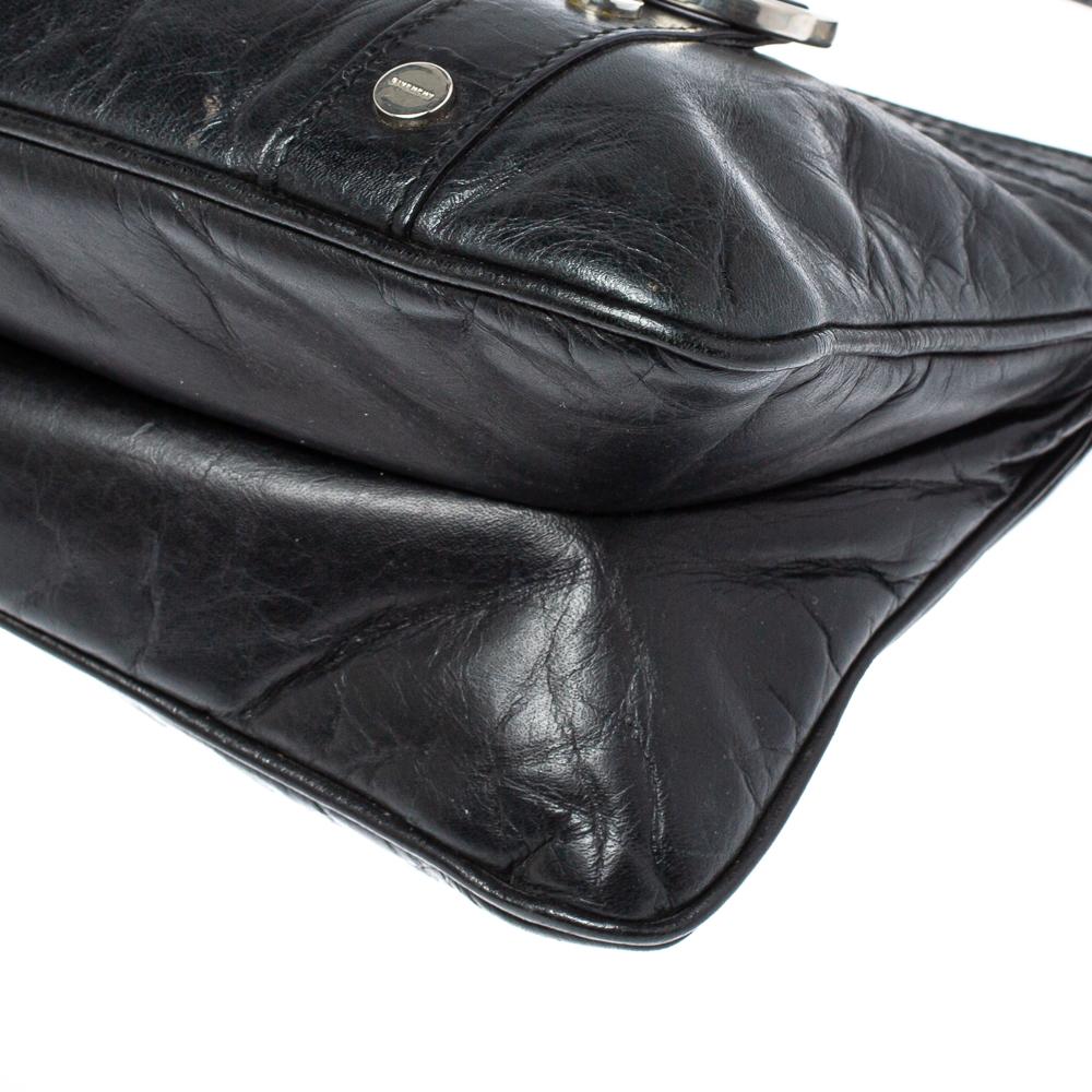 Givenchy Black Leather Logo Metal Baguette Shoulder Bag In Good Condition In Dubai, Al Qouz 2