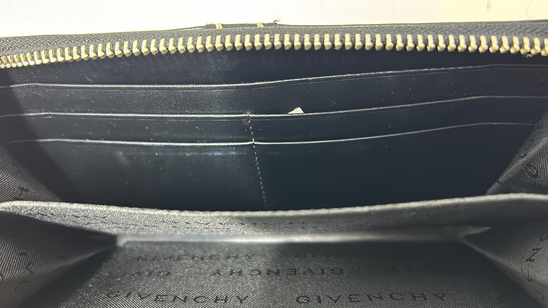 Portefeuille en cuir noir avec logo Givenchy en vente 6