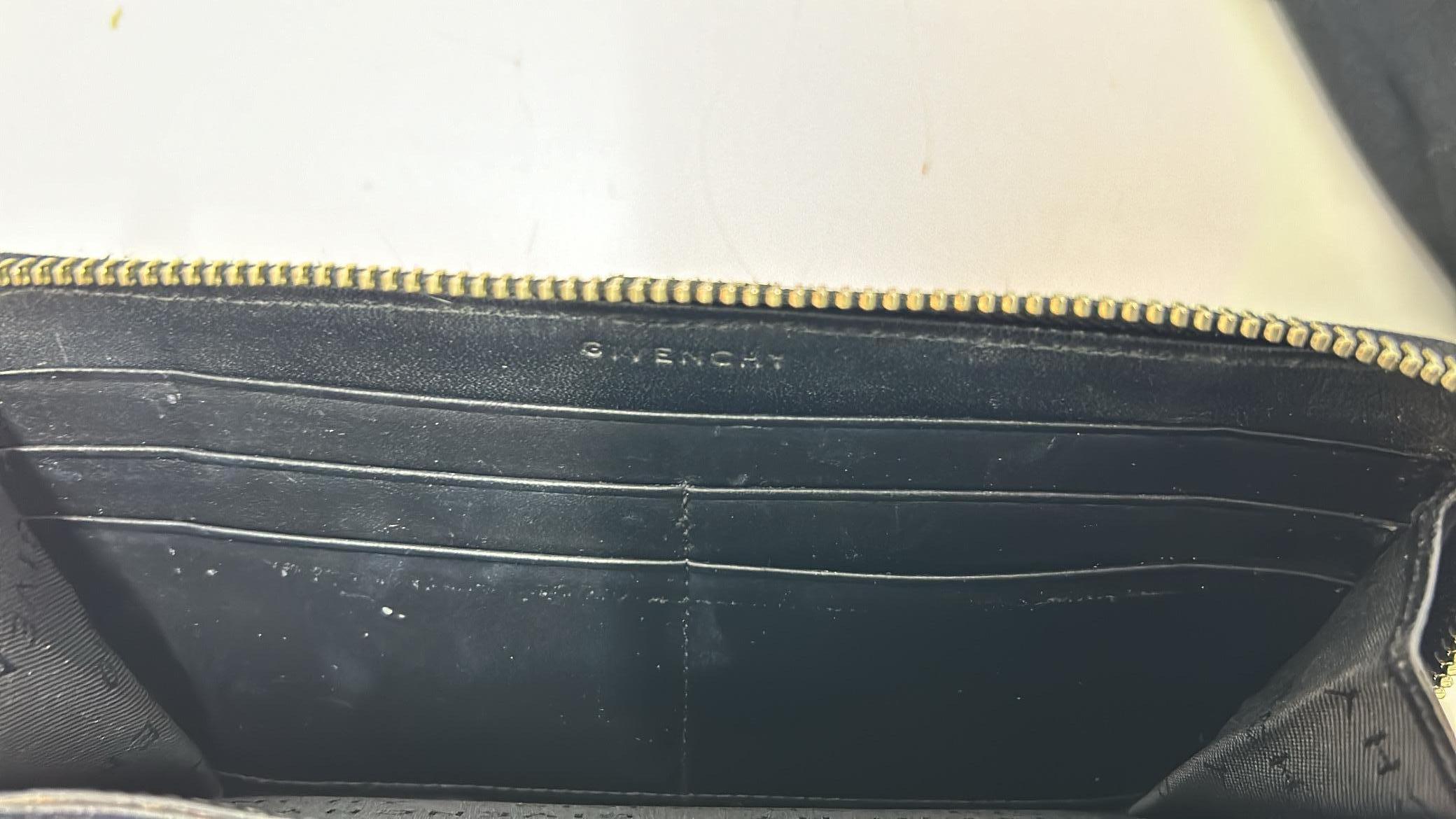 Portefeuille en cuir noir avec logo Givenchy en vente 9