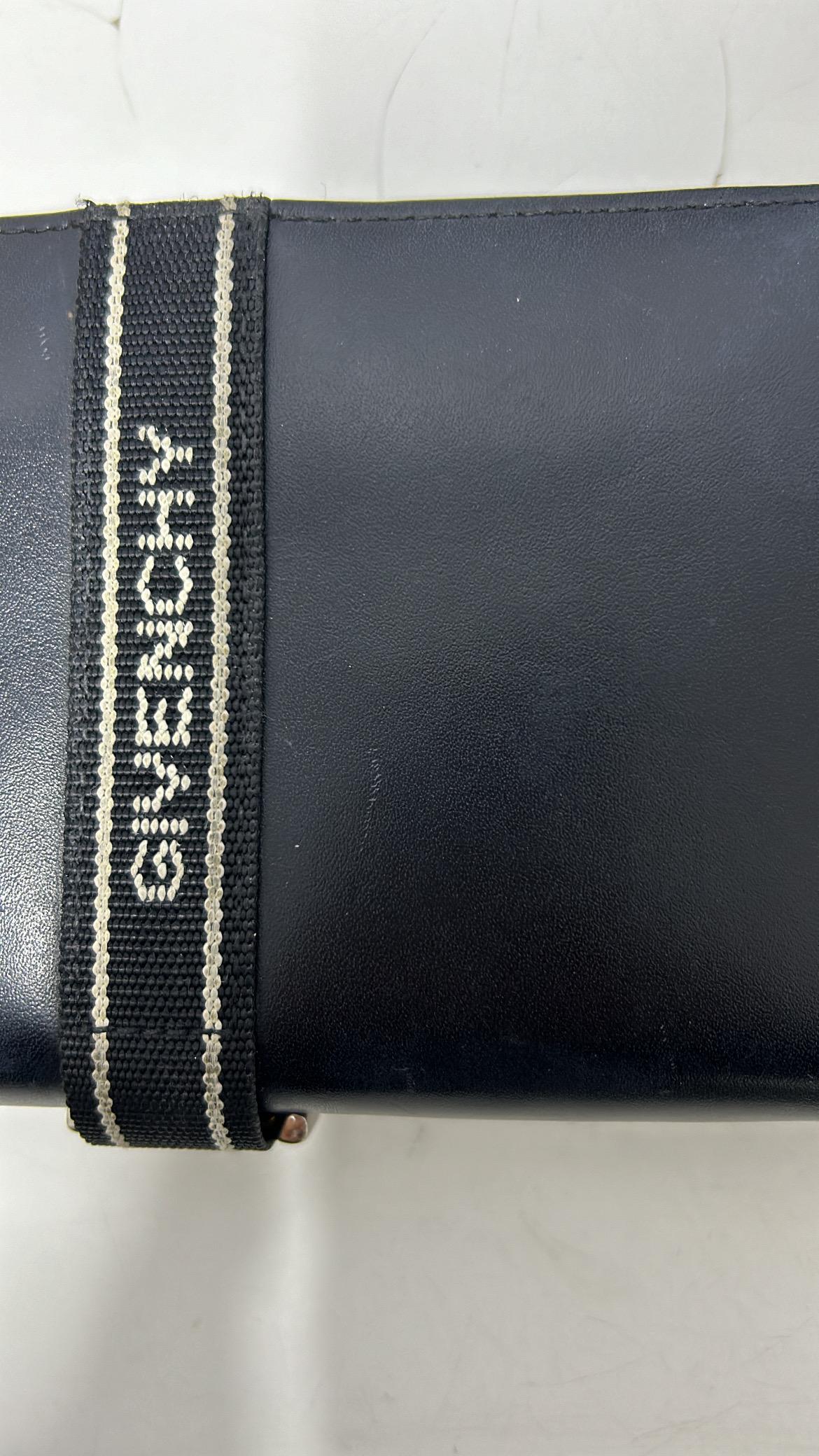 Portefeuille en cuir noir avec logo Givenchy en vente 11
