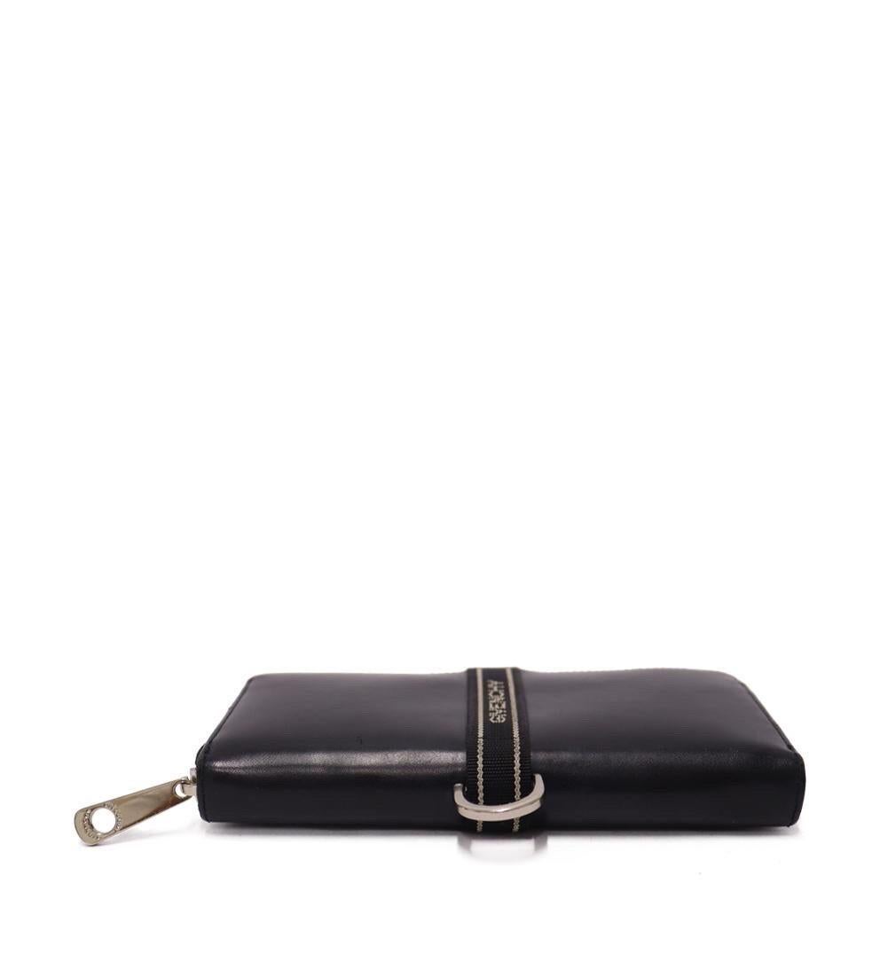 Givenchy Black Leather Logo Wallet In Fair Condition For Sale In Amman, JO
