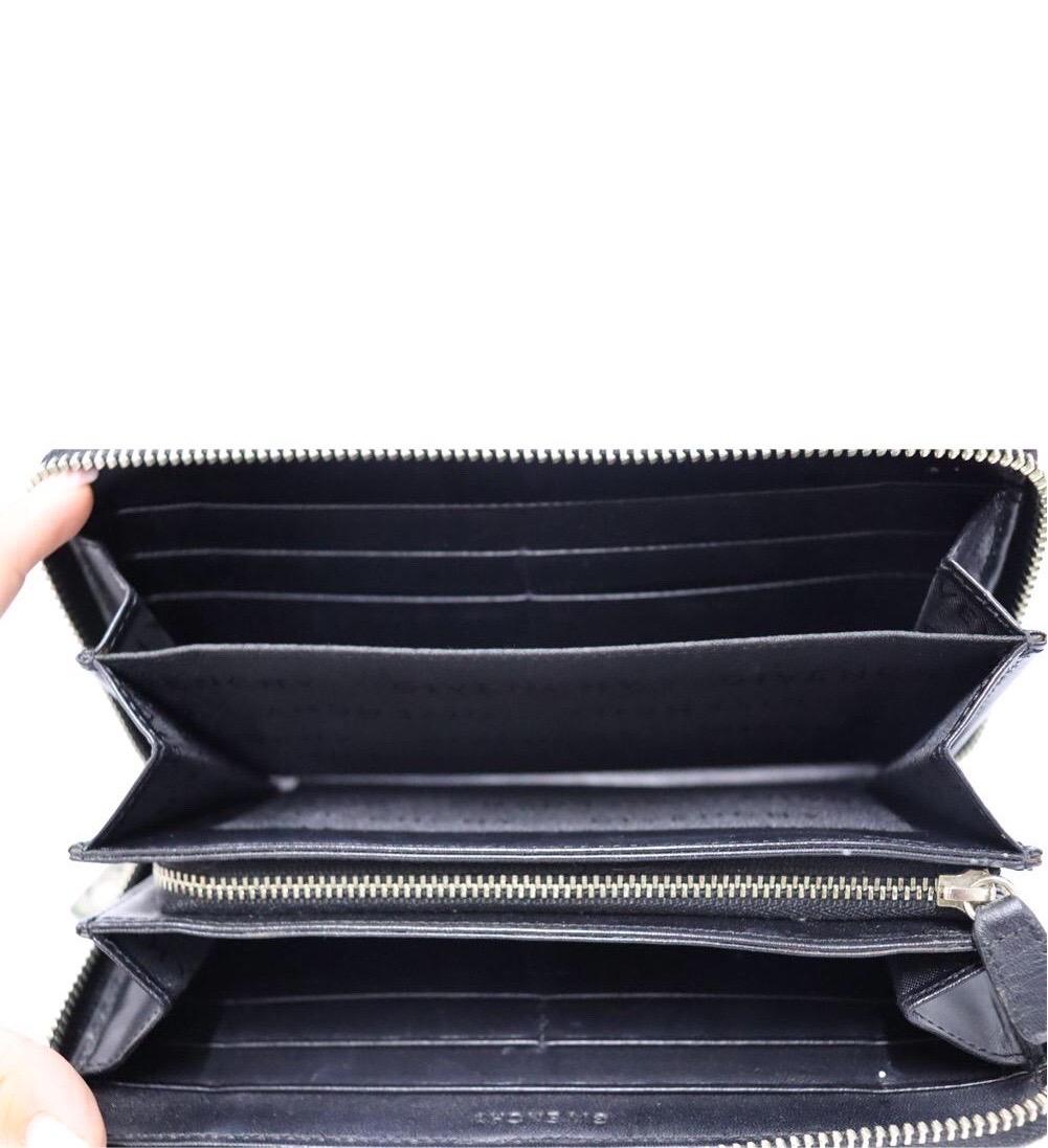 Portefeuille en cuir noir avec logo Givenchy État moyen - En vente à Amman, JO