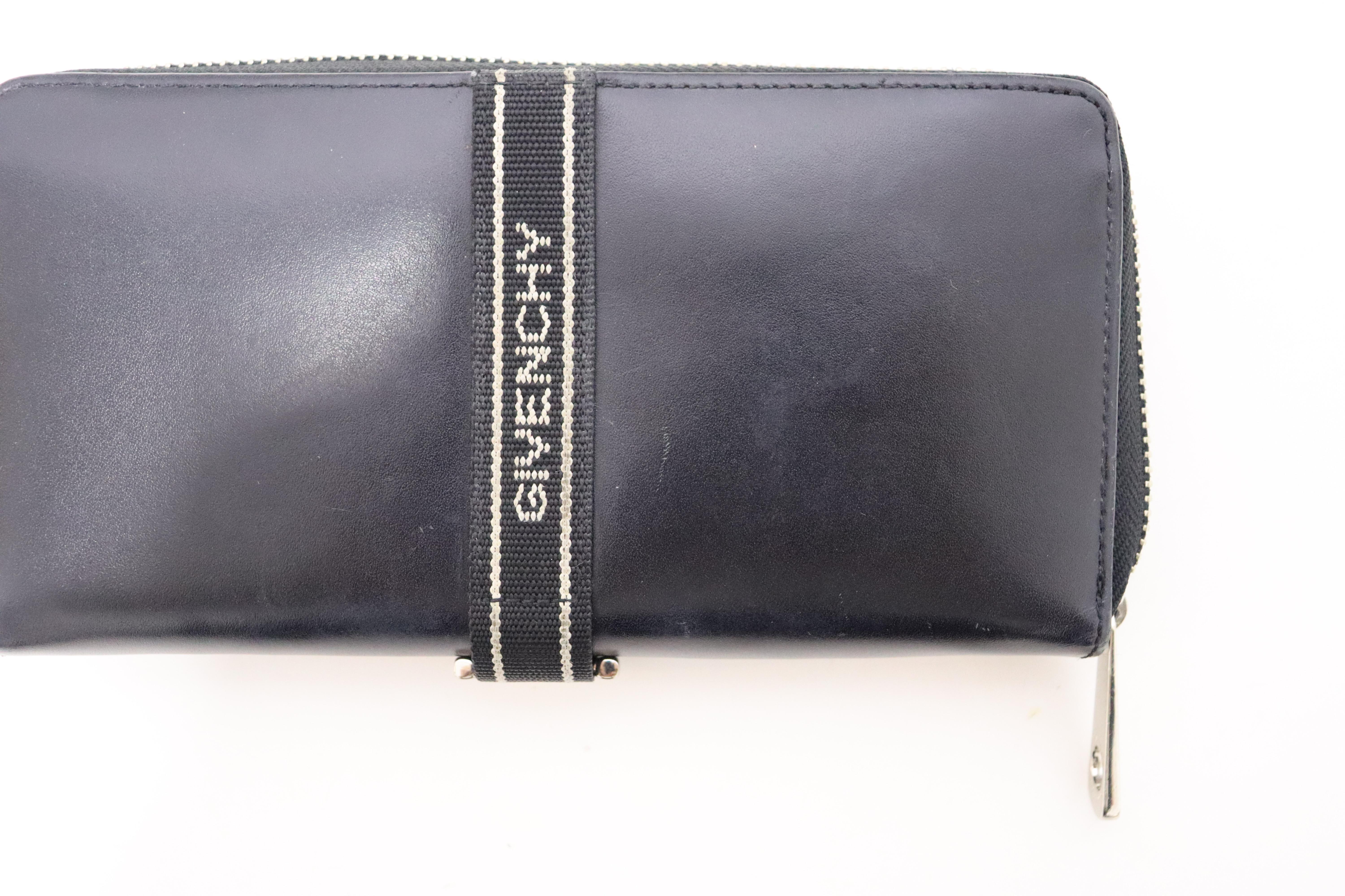 Portefeuille en cuir noir avec logo Givenchy en vente 1