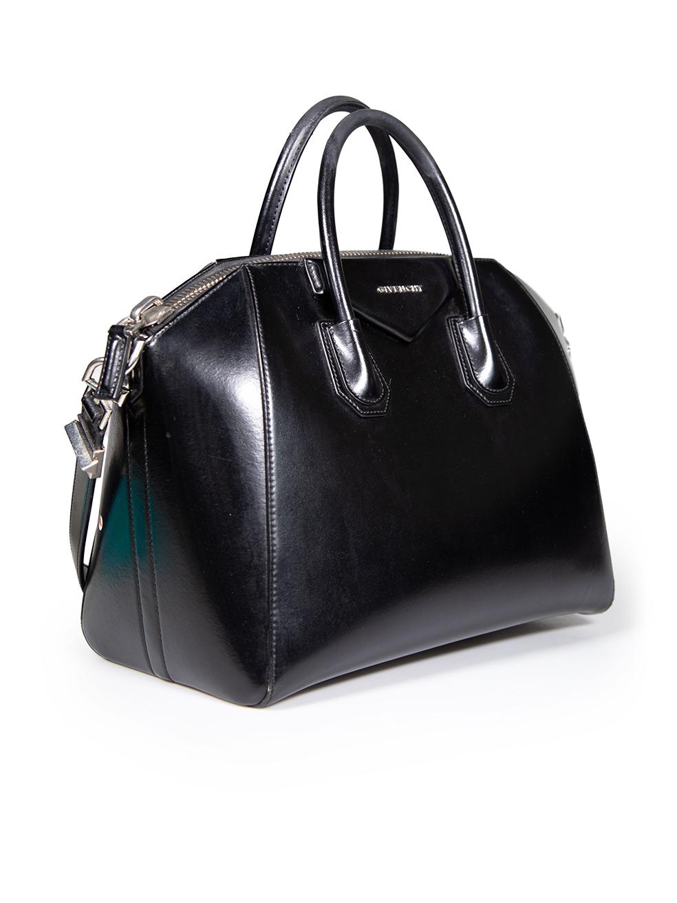 CONDITION is Good. Minor wear to bag is evident. Light wear to handles with peeling to the leather coating. Wear to base corners, sides, front and back as well as discolouration to internal top line on this used Givenchy designer resale item.
 
 
 
