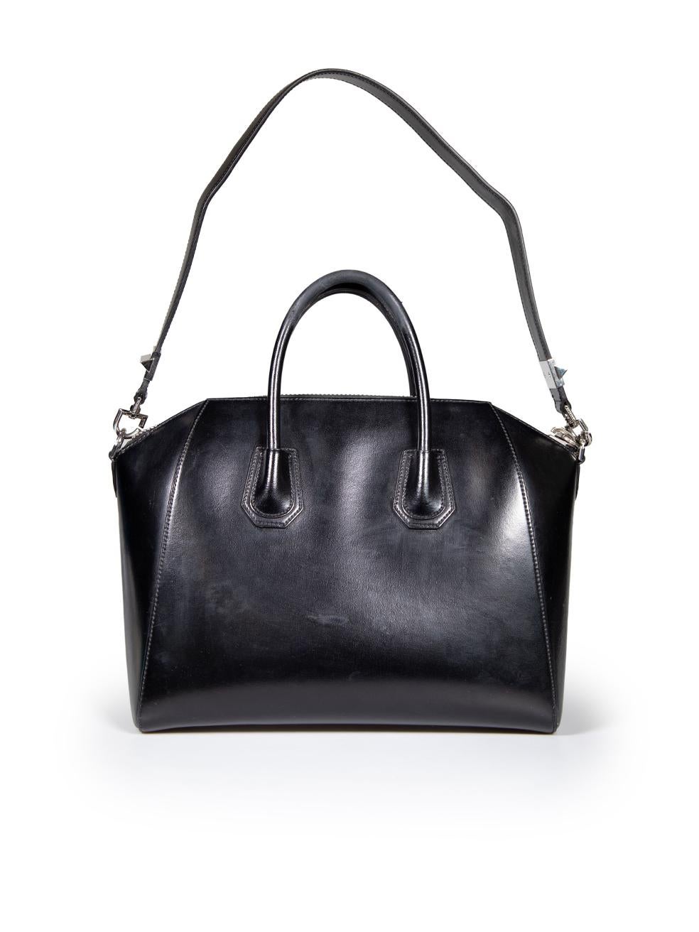 Givenchy Black Leather Medium Antigona Handbag In Good Condition For Sale In London, GB