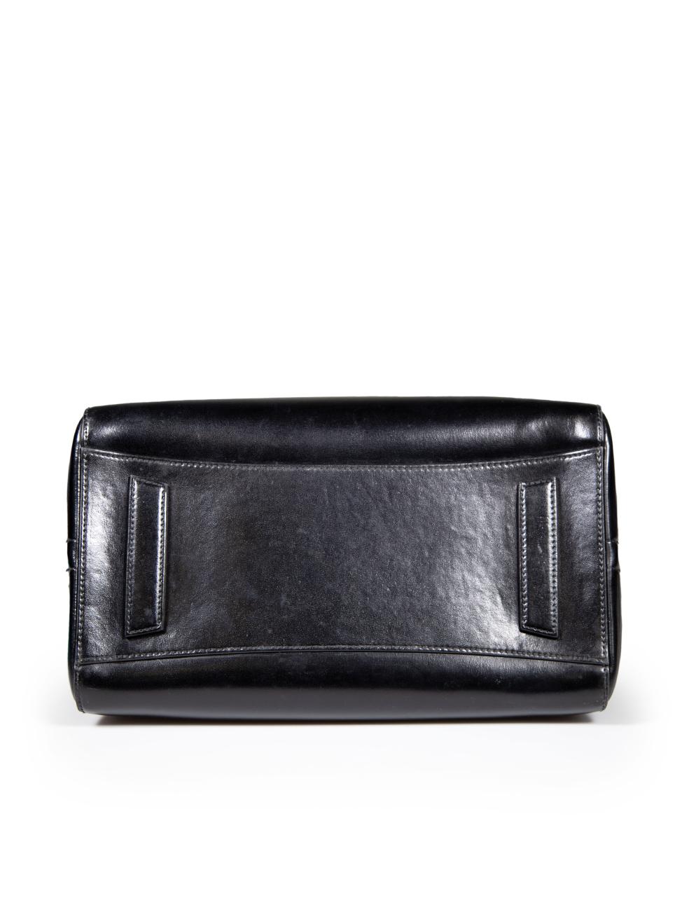 Women's Givenchy Black Leather Medium Antigona Handbag For Sale