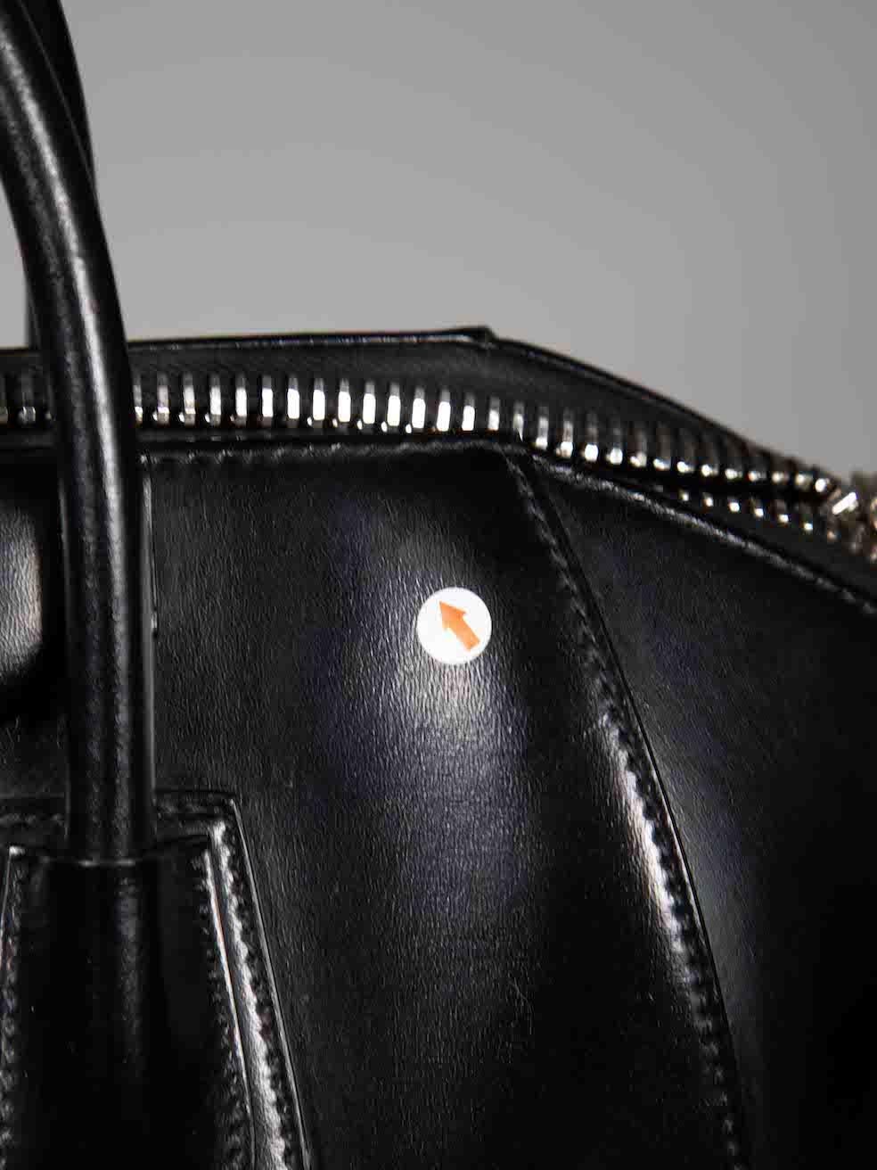 Givenchy Black Leather Medium Antigona Handbag For Sale 2
