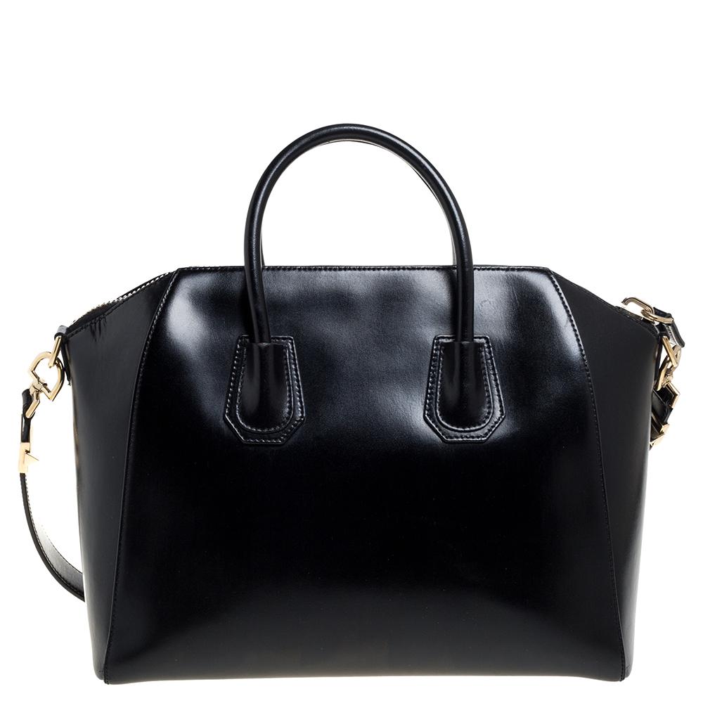 Made in Italy, and loved by women worldwide is this beautiful Antigona satchel by Givenchy. It has been crafted from leather and shaped elegantly. The black bag has a top zipper that reveals a canvas interior and it is held by two top handles and a