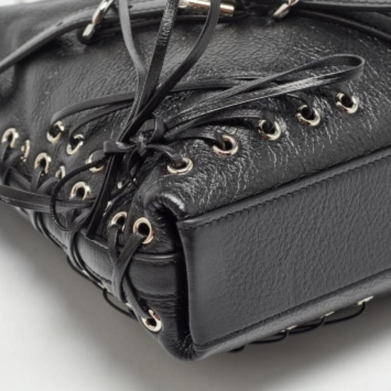 Nero Givenchy Borsa a tracolla media Corsetto Voyou in pelle nera in vendita