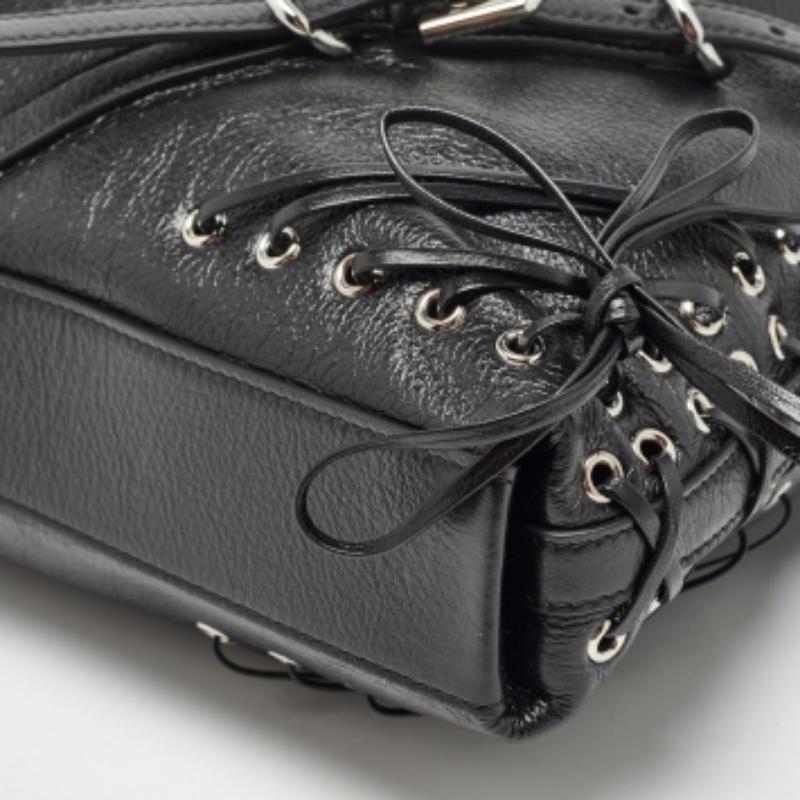 Givenchy Borsa a tracolla media Corsetto Voyou in pelle nera In condizioni buone in vendita a Dubai, Al Qouz 2