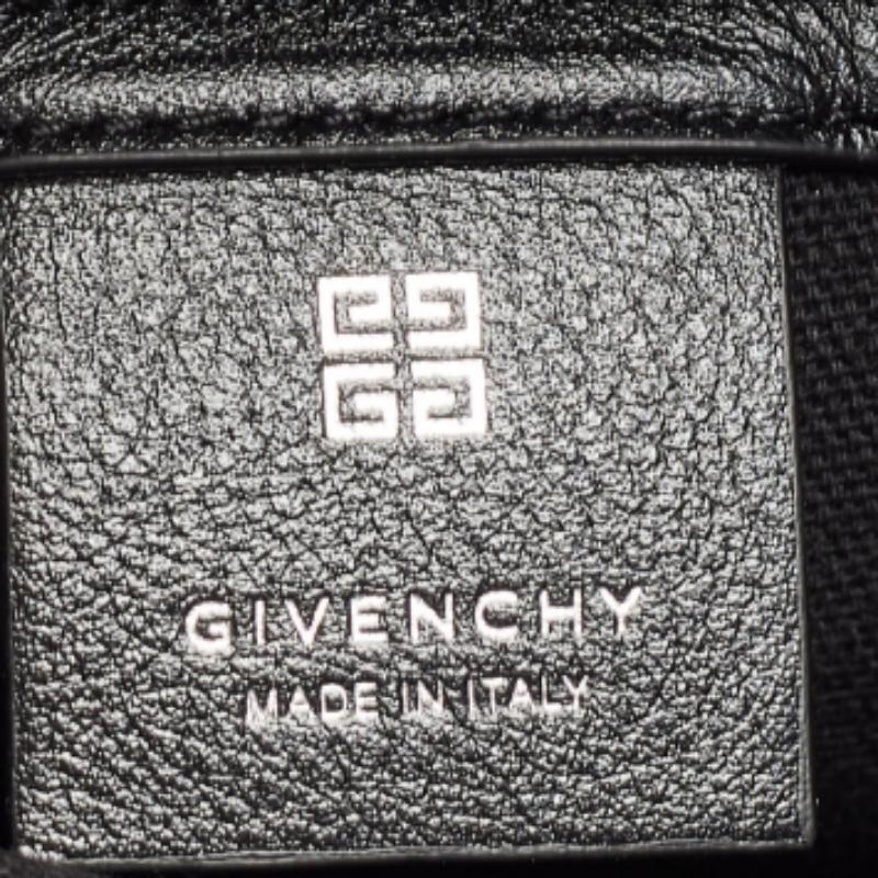 Givenchy Borsa a tracolla media Corsetto Voyou in pelle nera in vendita 1