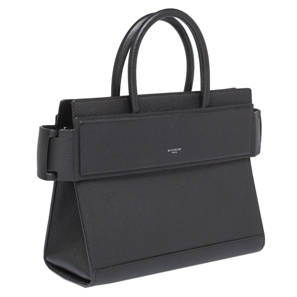 Givenchy Black Leather Medium Horizon Tote In Good Condition In Dubai, Al Qouz 2