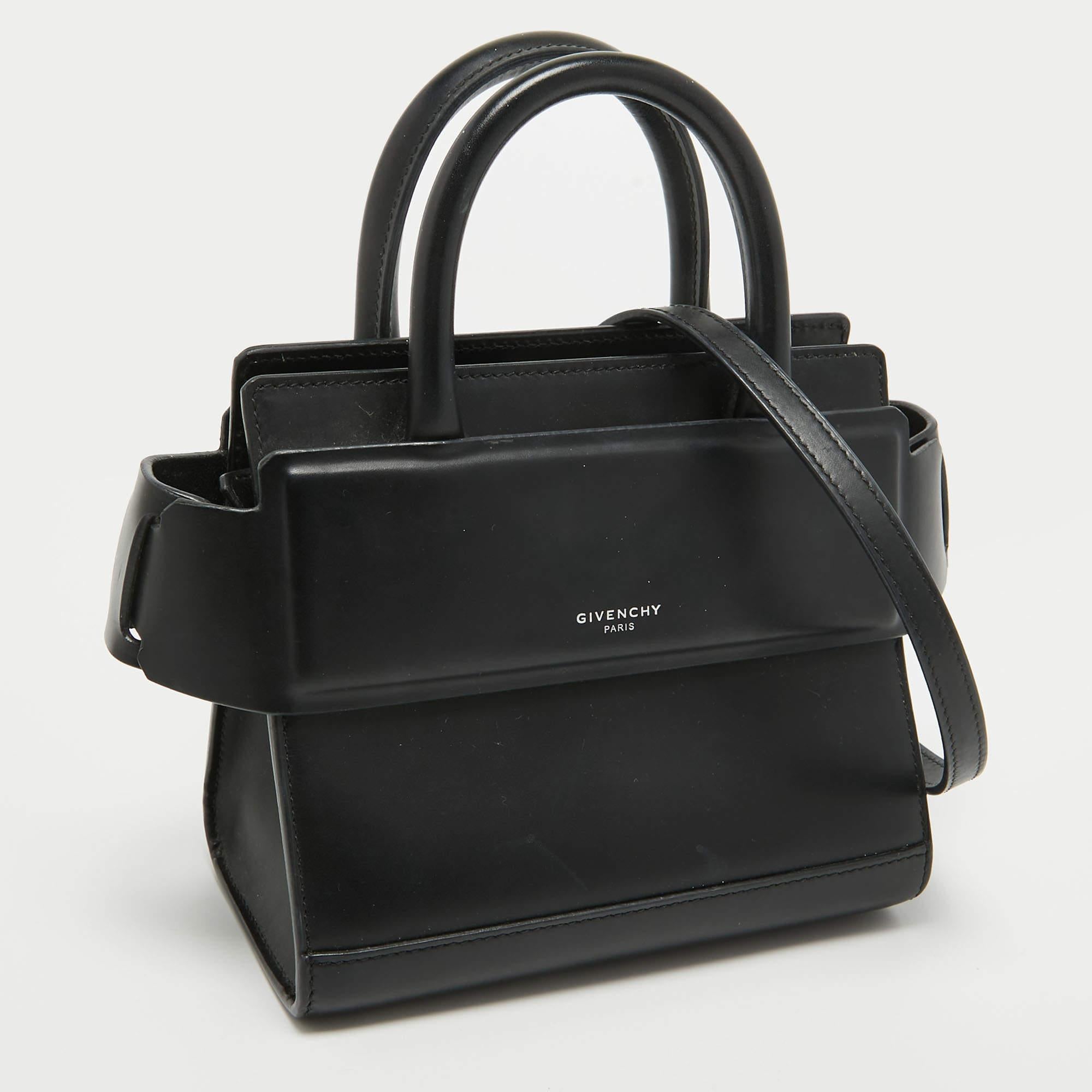 Givenchy Black Leather Nano Horizon Crossbody Bag In Good Condition For Sale In Dubai, Al Qouz 2