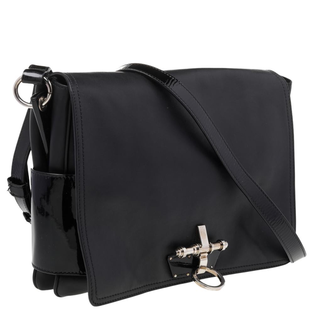 Givenchy Black Leather Obsedia Flap Shoulder Bag In Good Condition In Dubai, Al Qouz 2