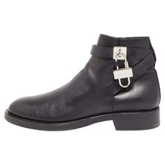 Givenchy Stivaletti con lucchetto in pelle nera taglia 44