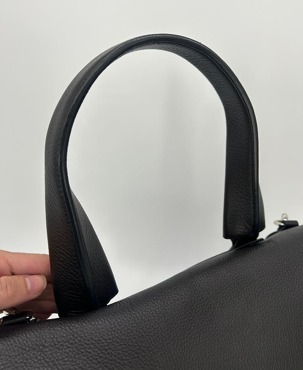 Givenchy Schwarze Pandora-Tasche aus Leder mit reiner Klappe im Angebot 5