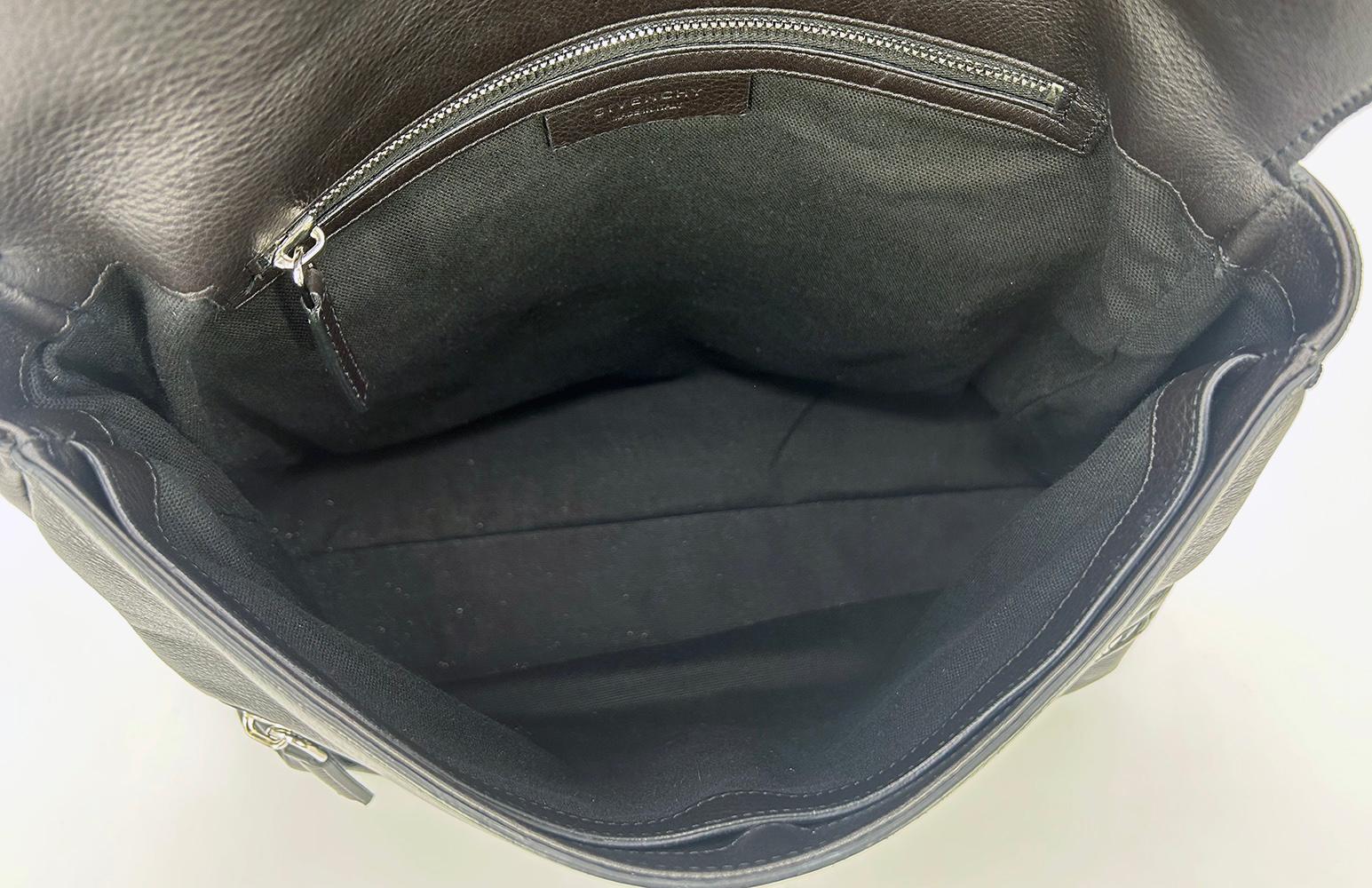 Givenchy - Sac à rabat en cuir noir Pandora Pure en vente 7