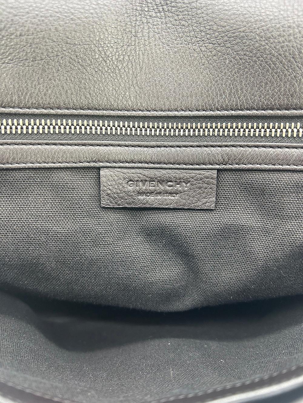 Givenchy Schwarze Pandora-Tasche aus Leder mit reiner Klappe im Angebot 9